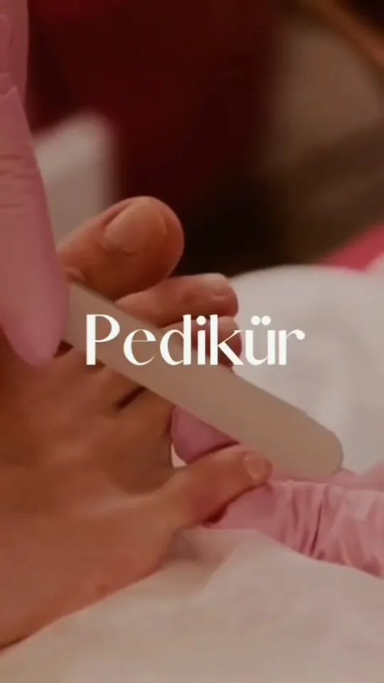 Bakımlı Eller ve Ayaklar: Kendinize Verebileceğiniz En Güzel Hediye! ✨ Her gün aynaya baktığınızda veya birileriyle tok